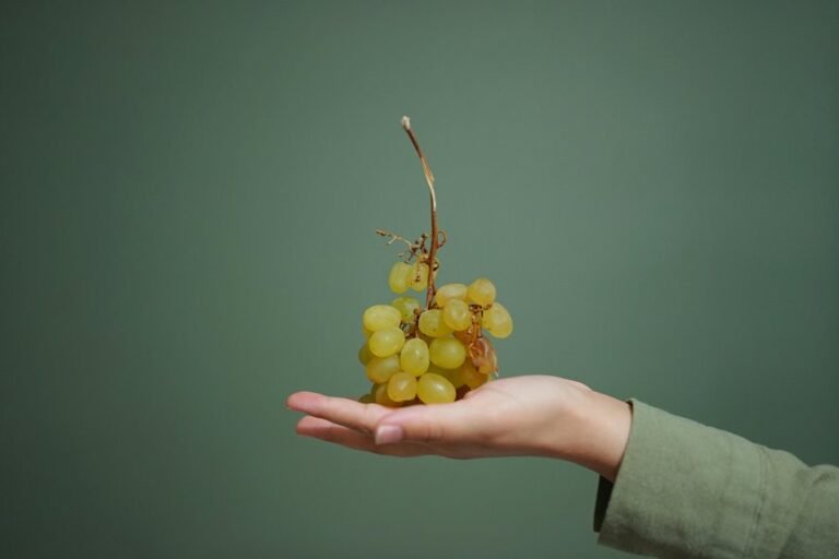 large green grape calories